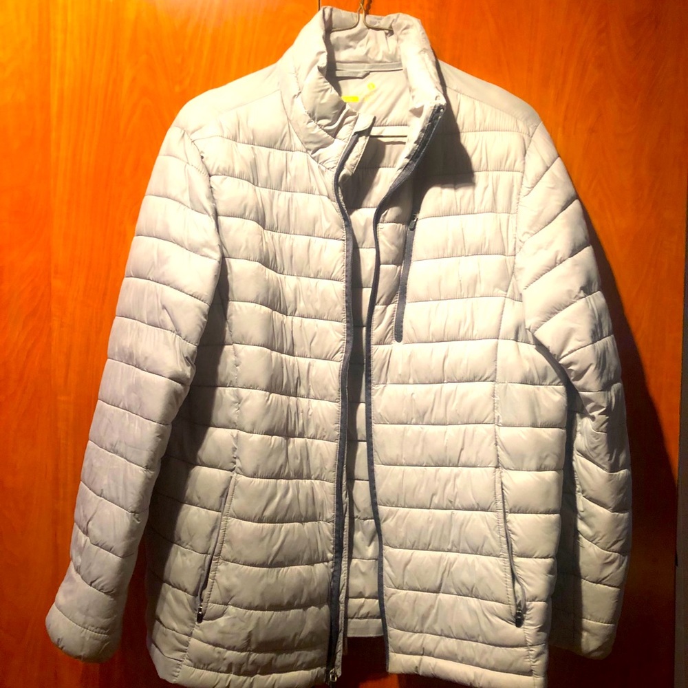 Nice light puffer jacket for spring or fall.